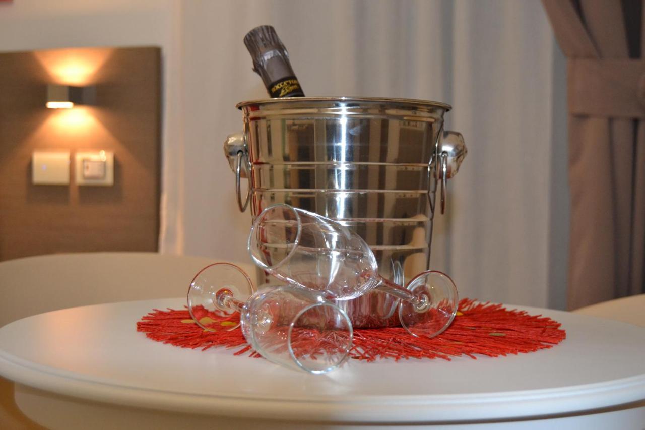 Mecla Suites Neapol Zewnętrze zdjęcie